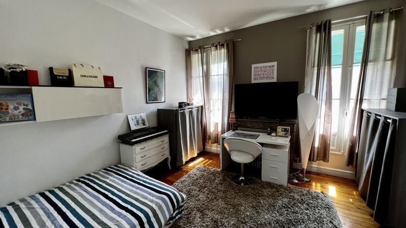 Maison - 300 m² - 8 pièces