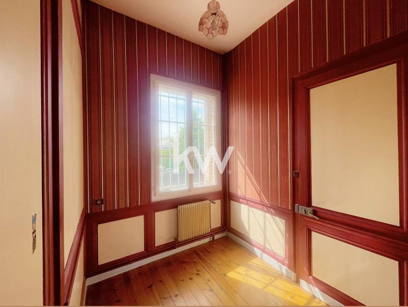 Maison - 240 m² - 9 pièces