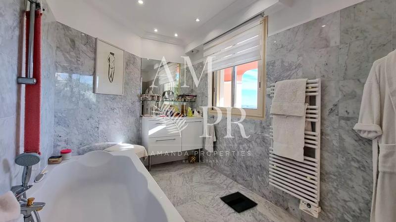 Villa - 220 m² - 8 pièces