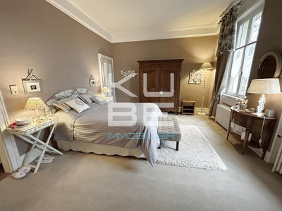 Maison - 280 m² - 12 pièces