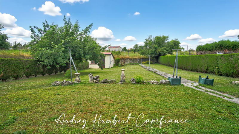 Maison - 241 m² - 8 pièces