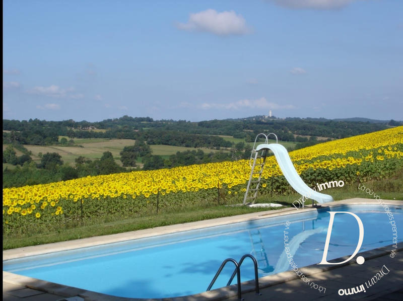 Maison - 420 m² - 11 pièces