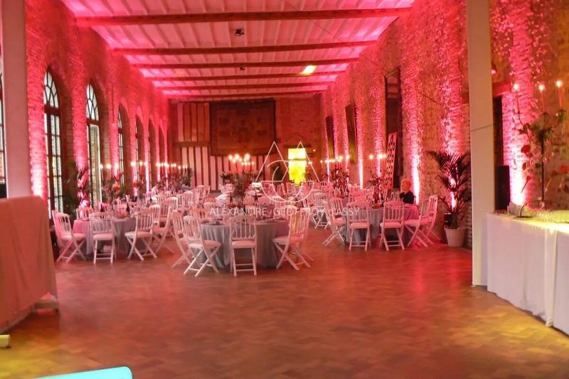 Château - 3 750 m² - 130 pièces