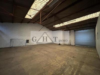 Entrepôt - 1 075 m²