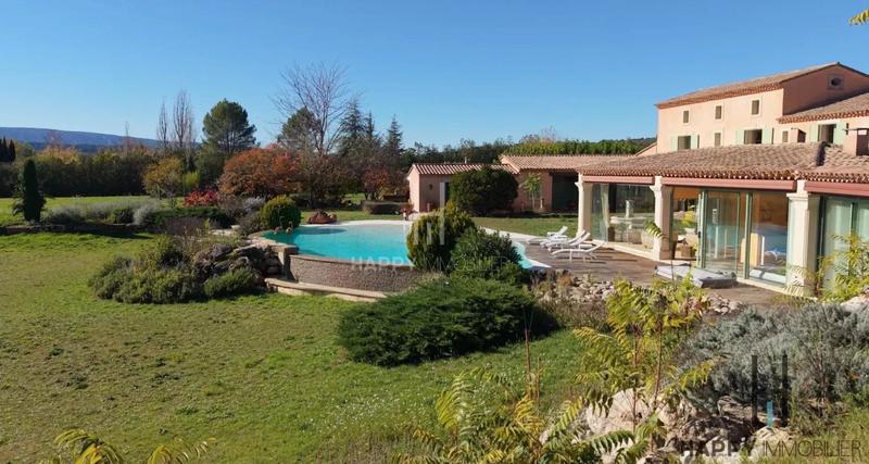 Propriété - 421 m² - 10 pièces