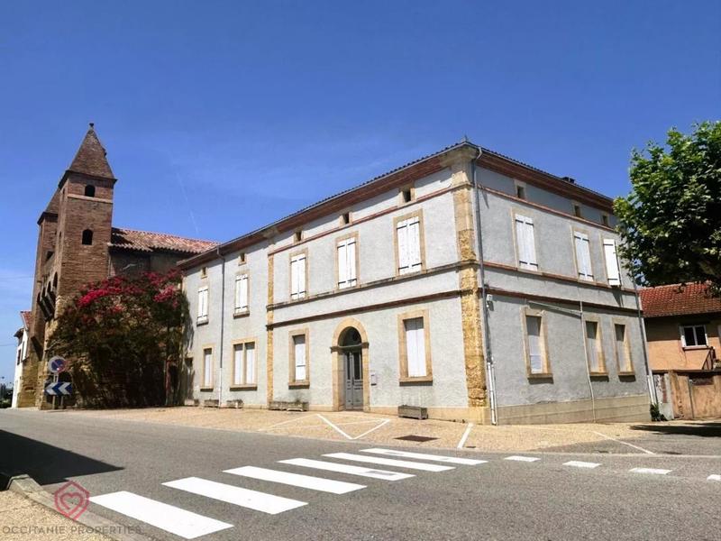 Maison - 300 m² - 15 pièces