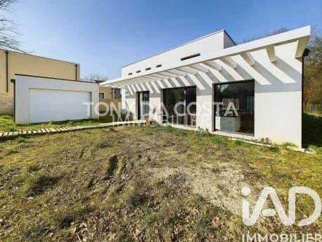 Maison - 218 m² - 8 pièces