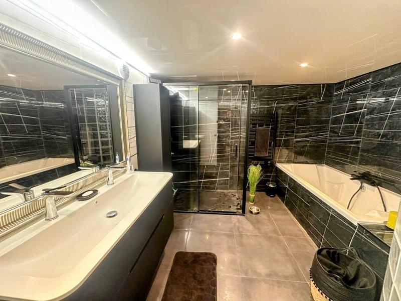 Loft - 105 m² - 3 pièces