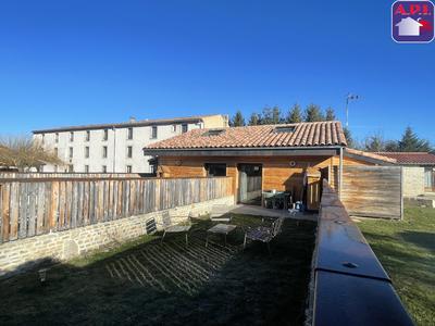 Propriété - 1 252 m² - 38 pièces