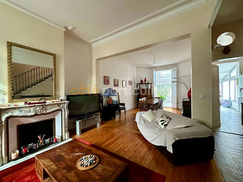 Maison - 230 m² - 8 pièces