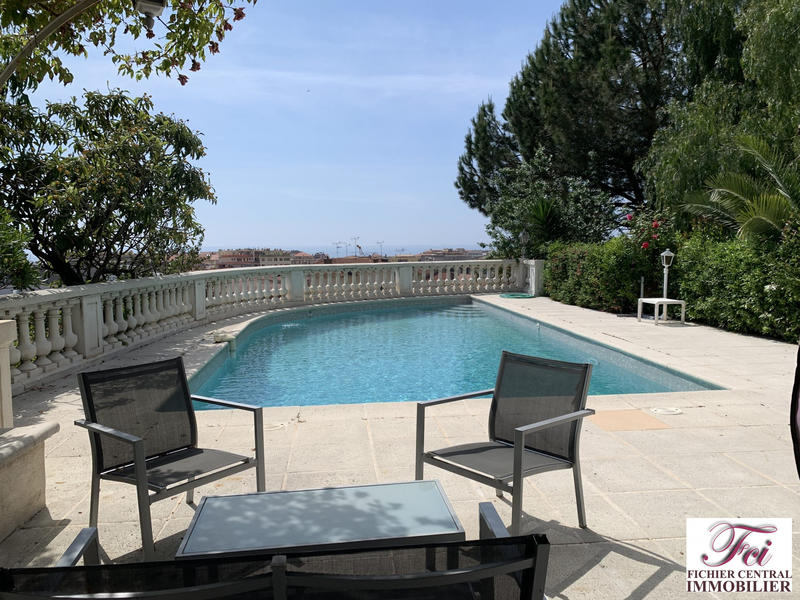 Villa - 310 m² - 11 pièces