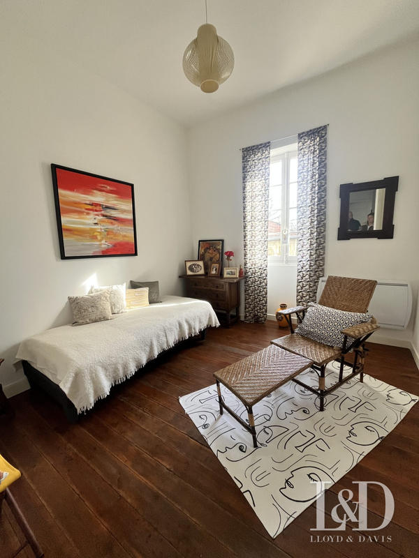 Maison - 323 m² - 10 pièces