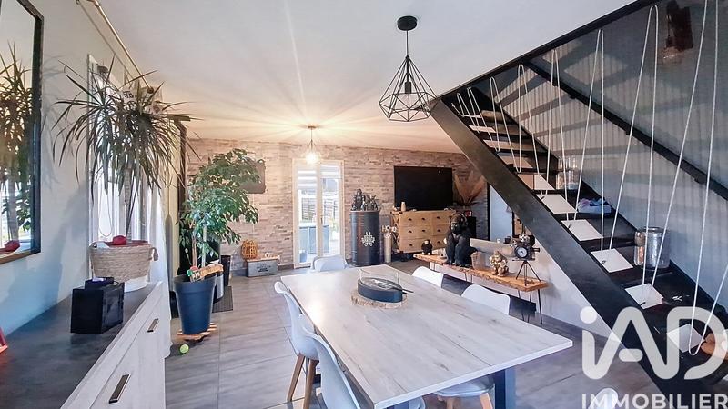 Maison - 95 m² - 5 pièces