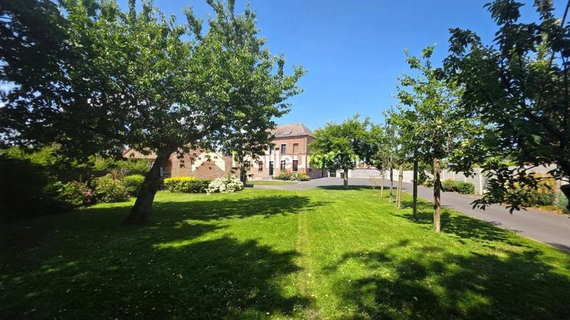 Maison - 227 m² - 9 pièces