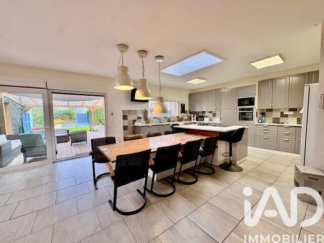 Maison - 251 m² - 8 pièces