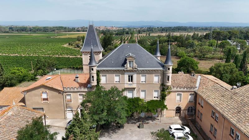 Maison - 3 706 m² - 13 pièces