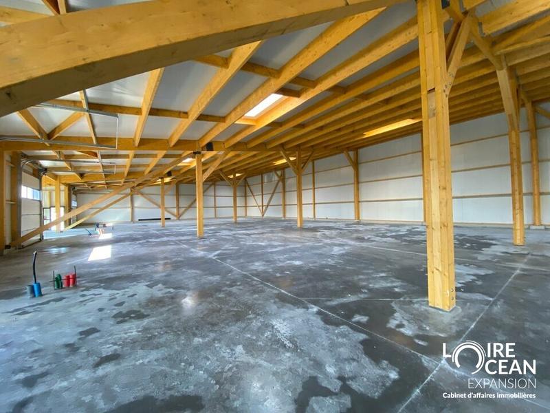 Entrepôt - 1 145 m²