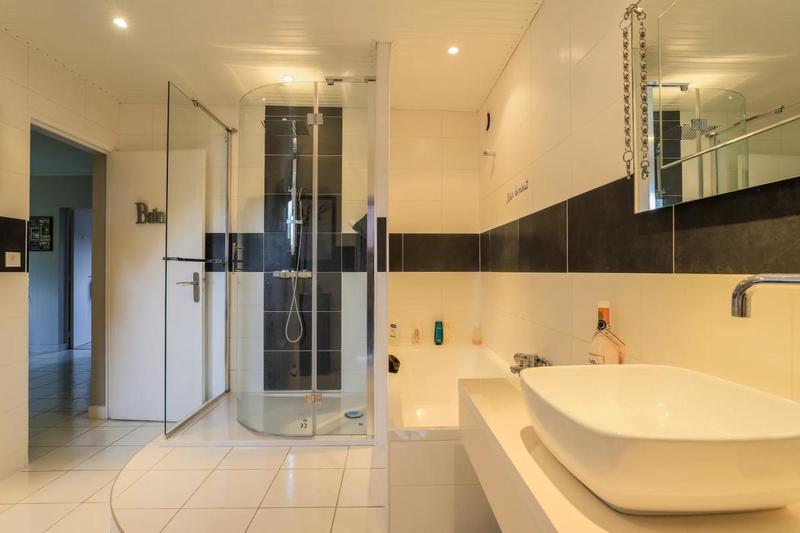 Maison - 238 m² - 7 pièces