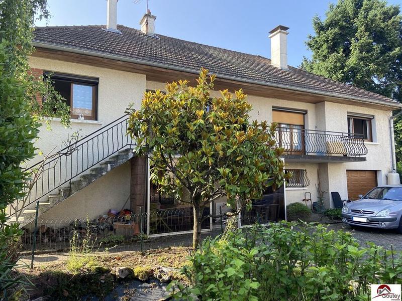 Maison traditionnelle - 195 m² - 8 pièces