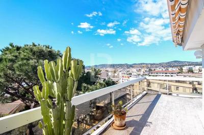 Appartement - 90 m² - 3 pièces