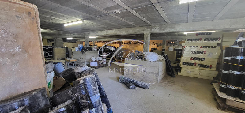 Entrepôt - 1 200 m²