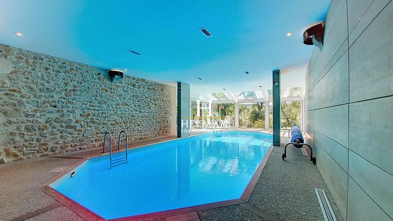 Maison - 468 m² - 10 pièces