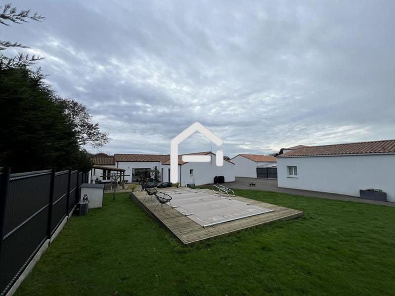 Maison - 200 m² - 8 pièces