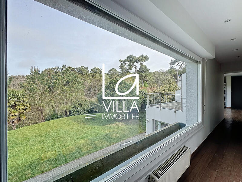 Villa - 213 m² - 6 pièces
