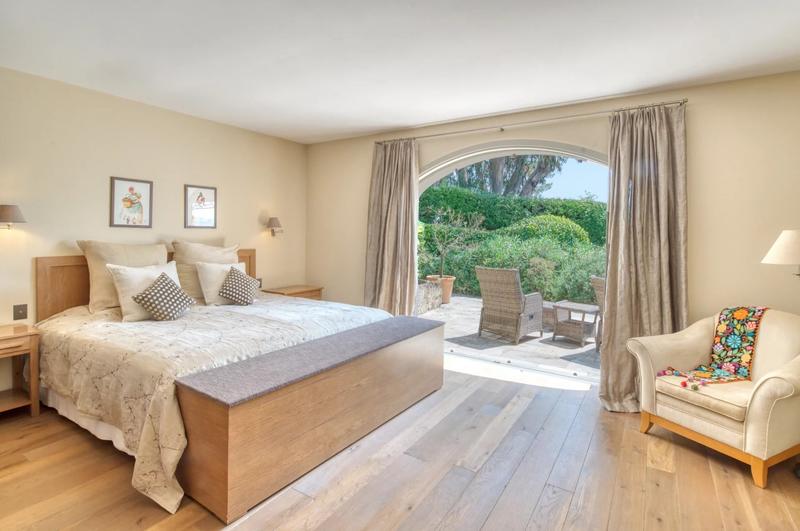 Propriété - 230 m² - 6 pièces