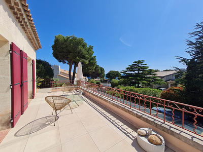 Maison - 240 m² - 8 pièces