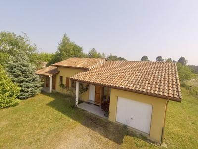 Maison traditionnelle - 104 m² - 6 pièces