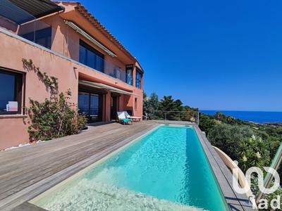 Maison - 215 m² - 7 pièces