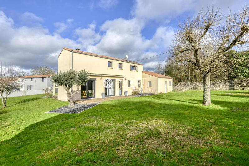 Maison - 141 m² - 8 pièces