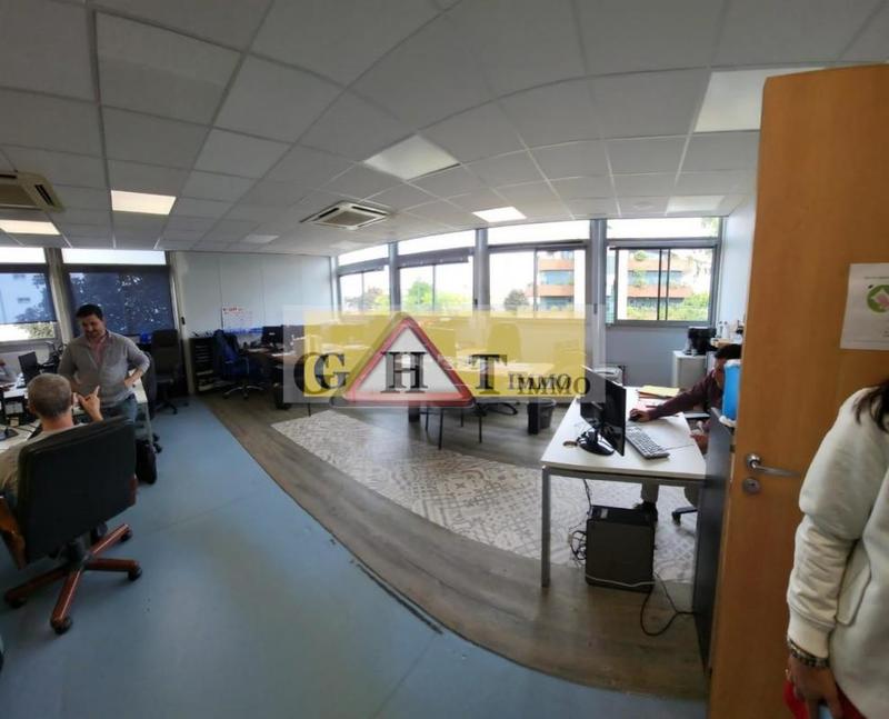 Bureau - 620 m²