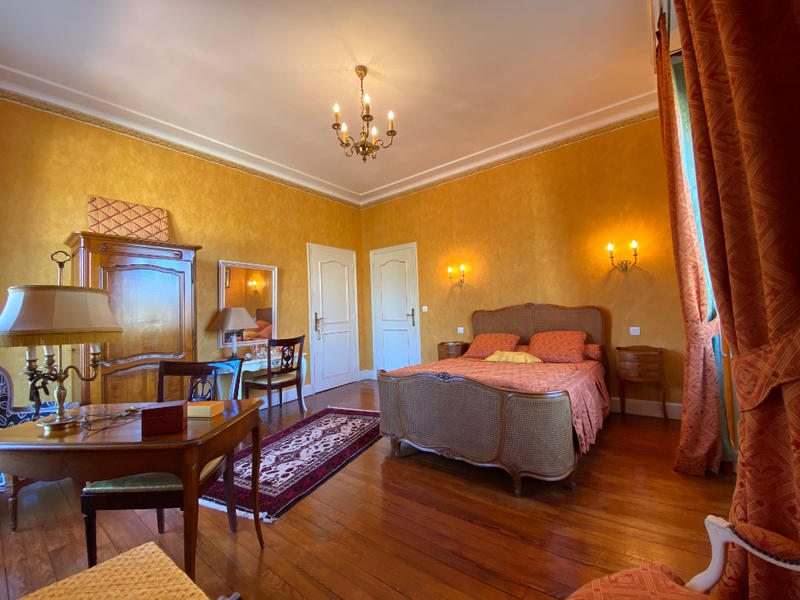 Maison - 210 m² - 7 pièces