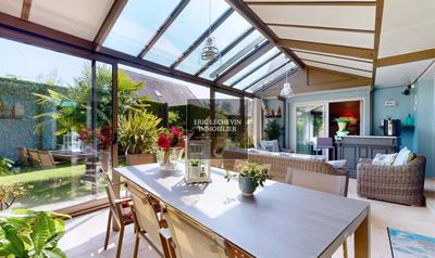 Villa - 221 m² - 8 pièces