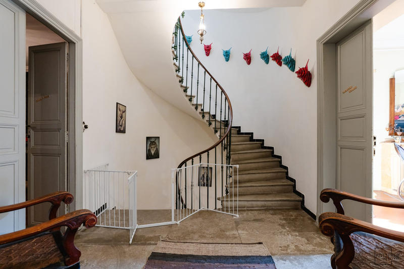 Maison - 349 m² - 12 pièces