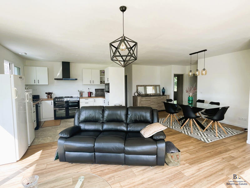 Maison - 96 m² - 4 pièces