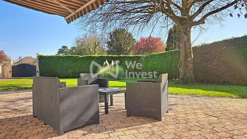 Maison traditionnelle - 250 m² - 8 pièces