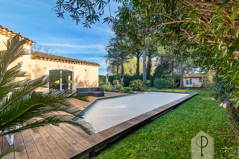 Villa - 216 m² - 6 pièces