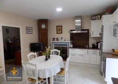 Maison - 212 m² - 7 pièces