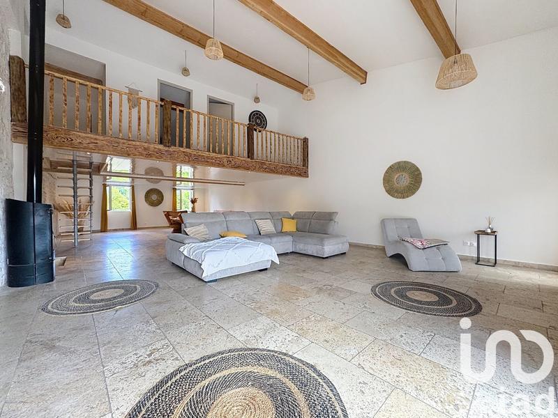 Maison - 230 m² - 5 pièces