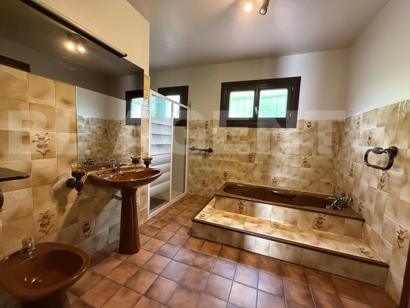 Maison traditionnelle - 140 m² - 5 pièces