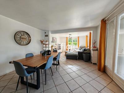 Maison - 233 m² - 7 pièces
