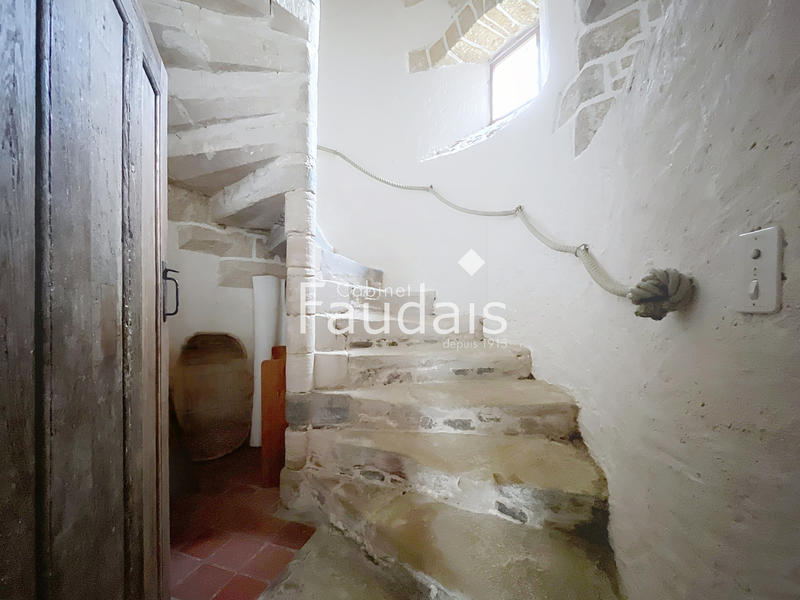 Maison - 280 m² - 10 pièces