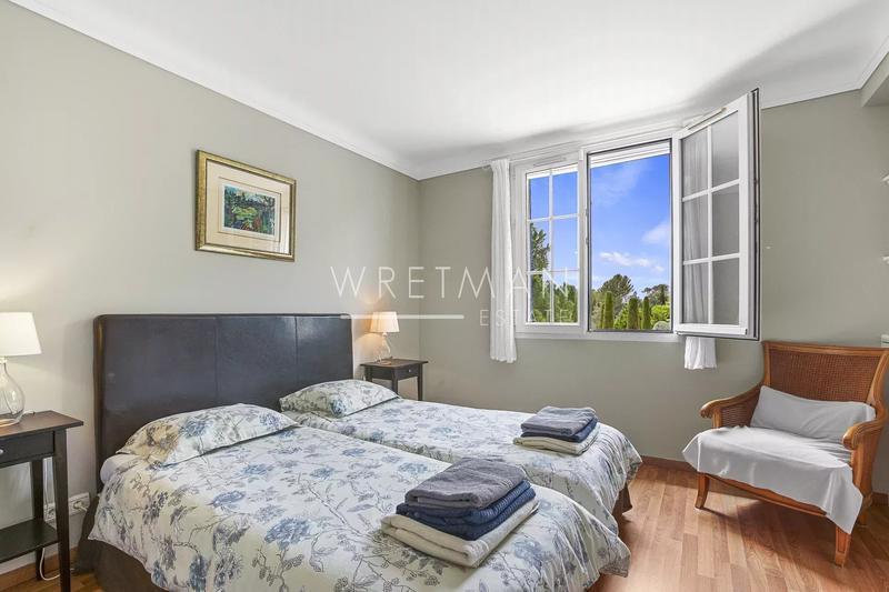 Villa - 248 m² - 8 pièces