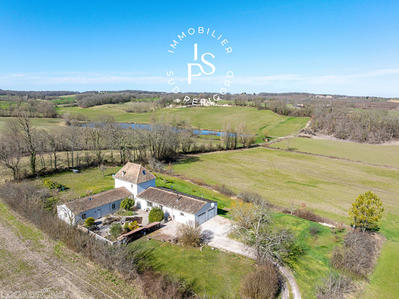 Maison - 212 m² - 8 pièces