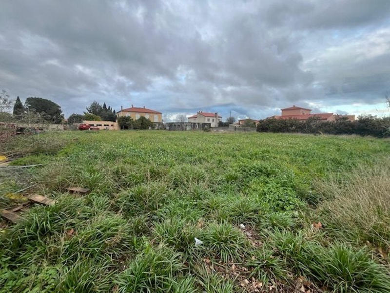 Terrain constructible - 700 m²