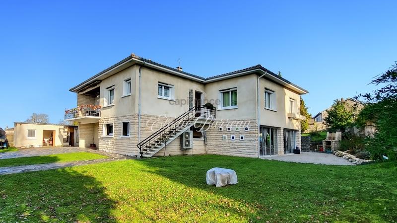 Maison - 225 m² - 10 pièces