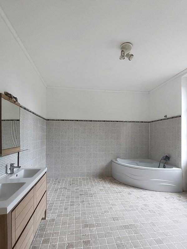 Maison - 230 m² - 7 pièces